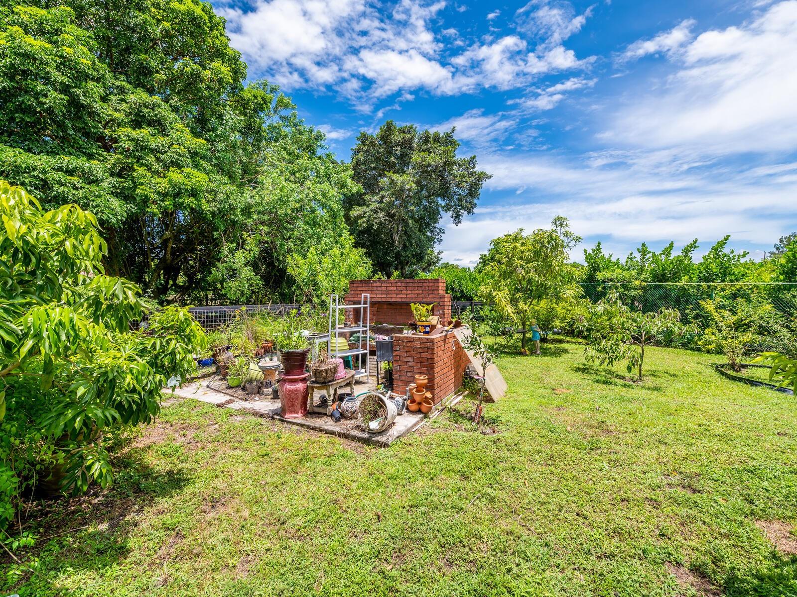 57X35 GARDEN WITH FRUIT TREES & BBQ