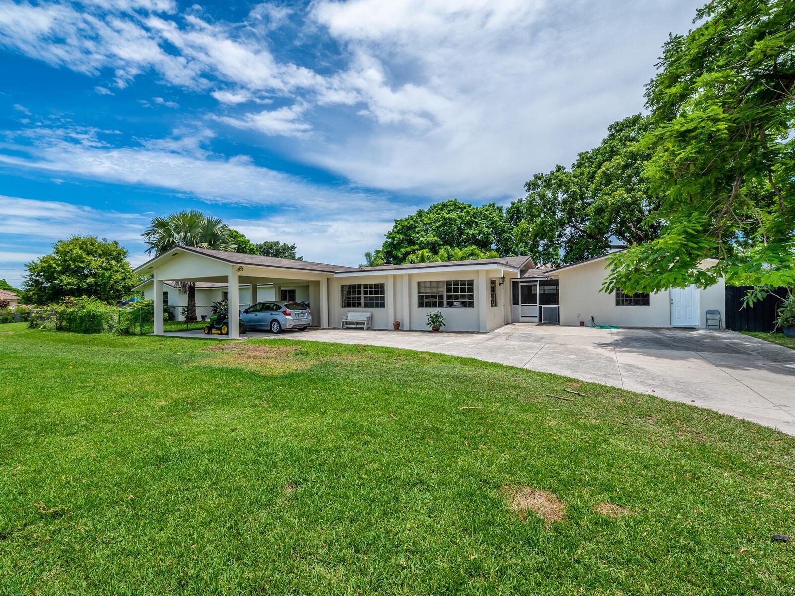 LARGE EXTRA SPACE FOR PARKING