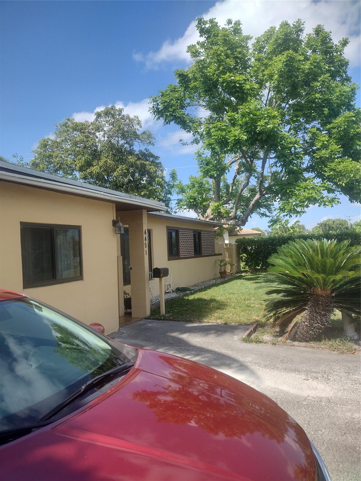 4401 Nw 11th St Lauderhill FL 33313 | F10438306