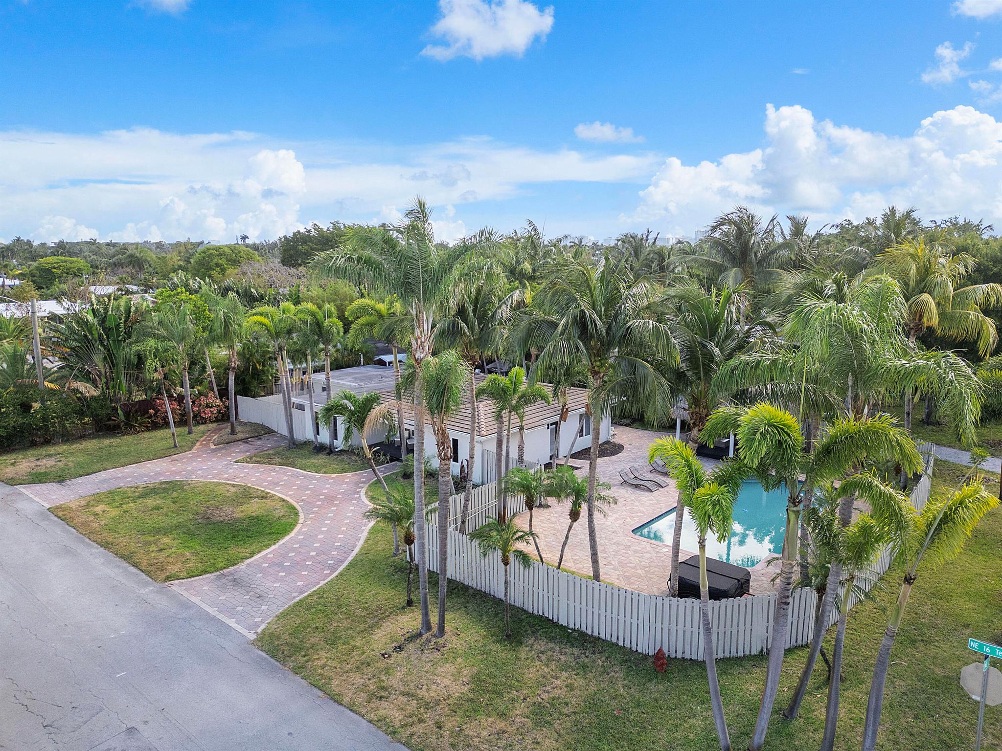 1900 Ne 16th Terrace Fort Lauderdale FL 33305 | R10985367