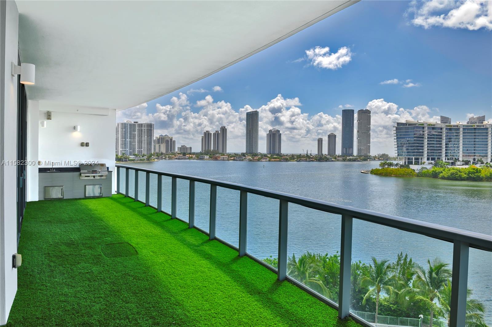 Condo for Sale in Aventura, FL