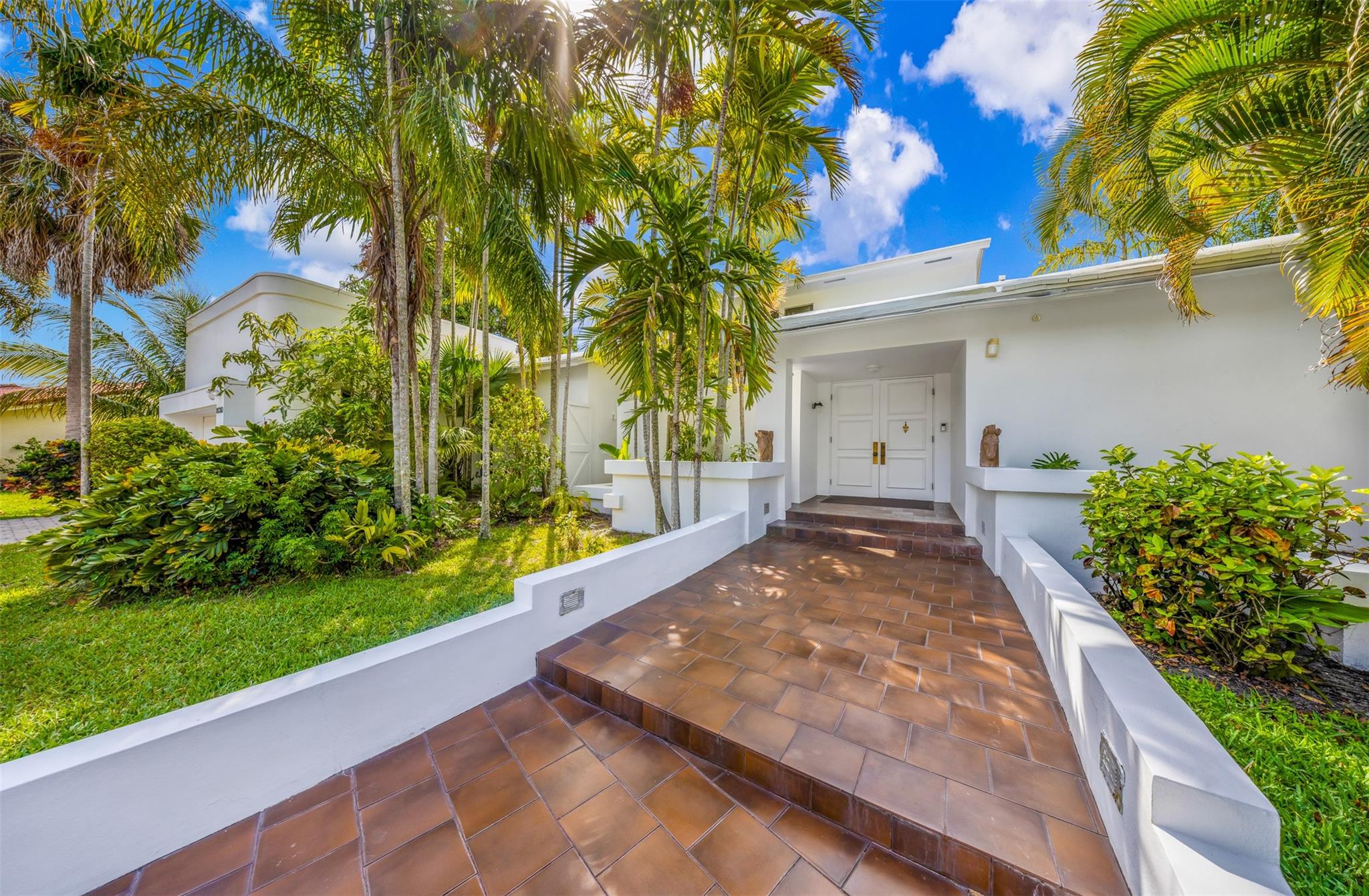 1030 E Cypress Dr Pompano Beach FL 33069 | F10438775