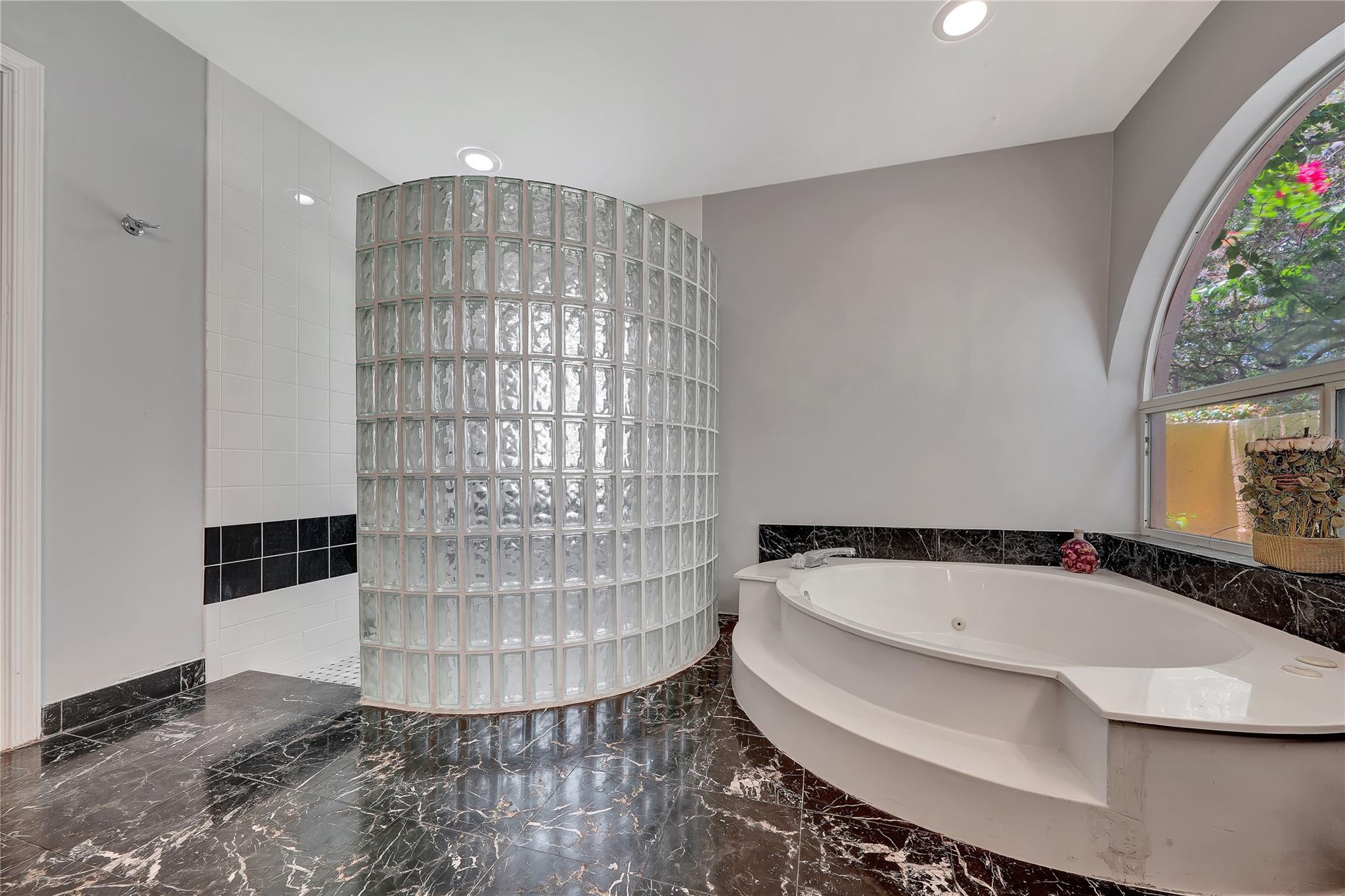Walk-In Shower & TUB