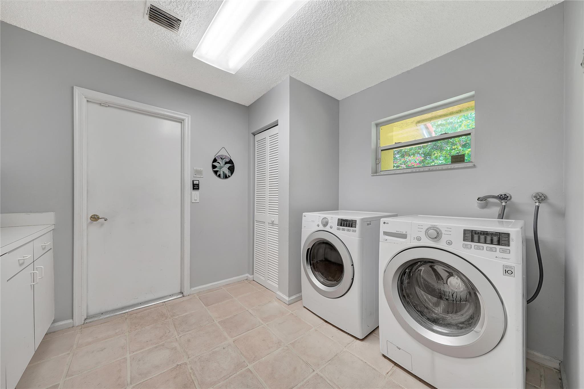 Full Size Washer & Dryer plus eXtra Storage