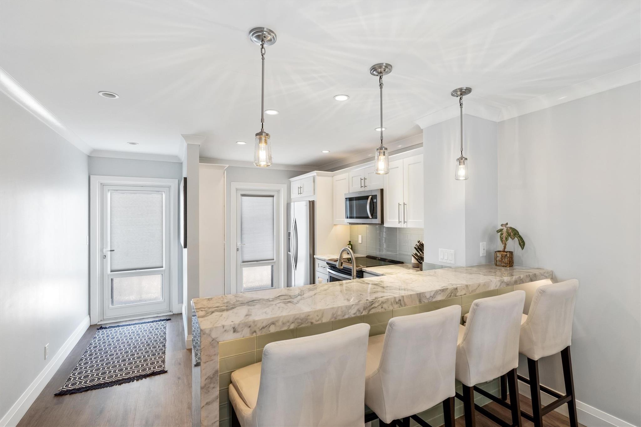 Breakfast Counter Bar - Great for Entertaining