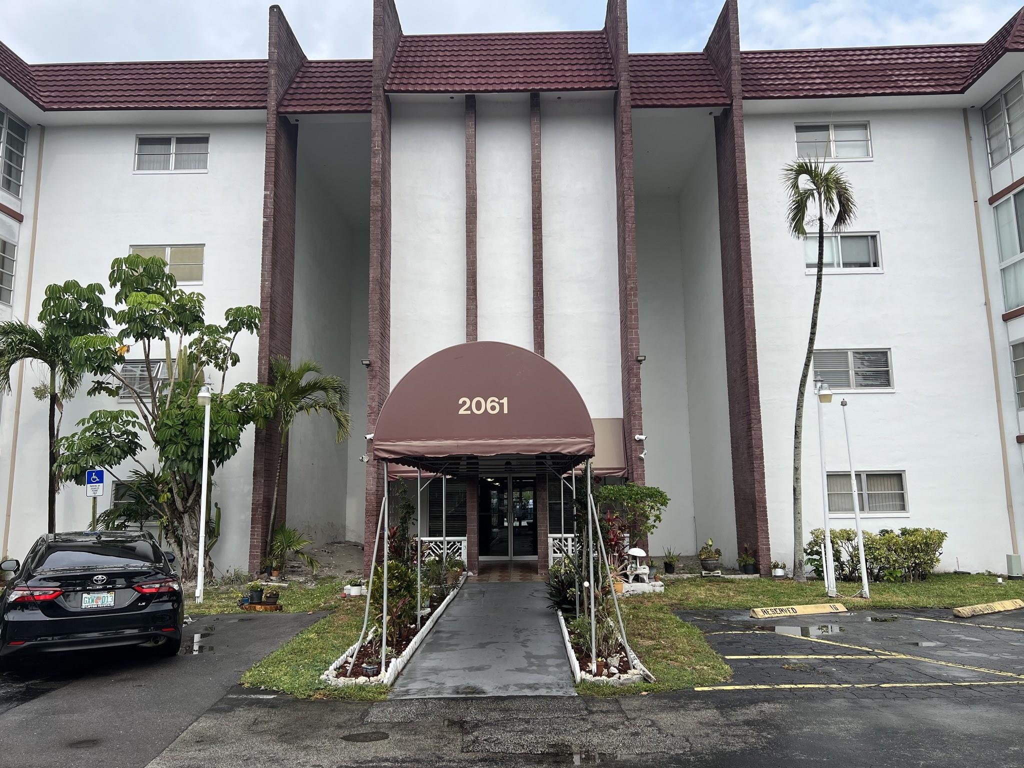 2061 Nw 47th Ter Lauderhill FL 33313 | F10440852