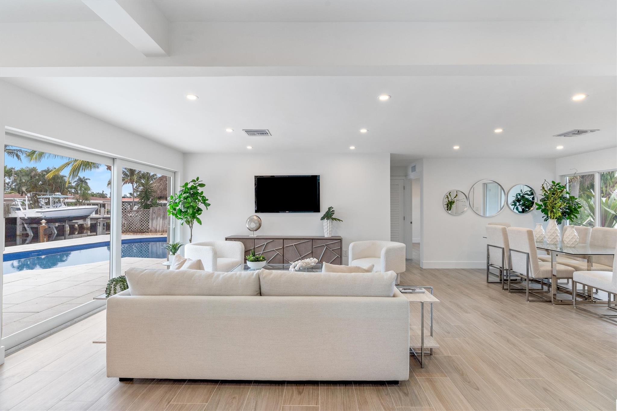 Living Area & Dining Area