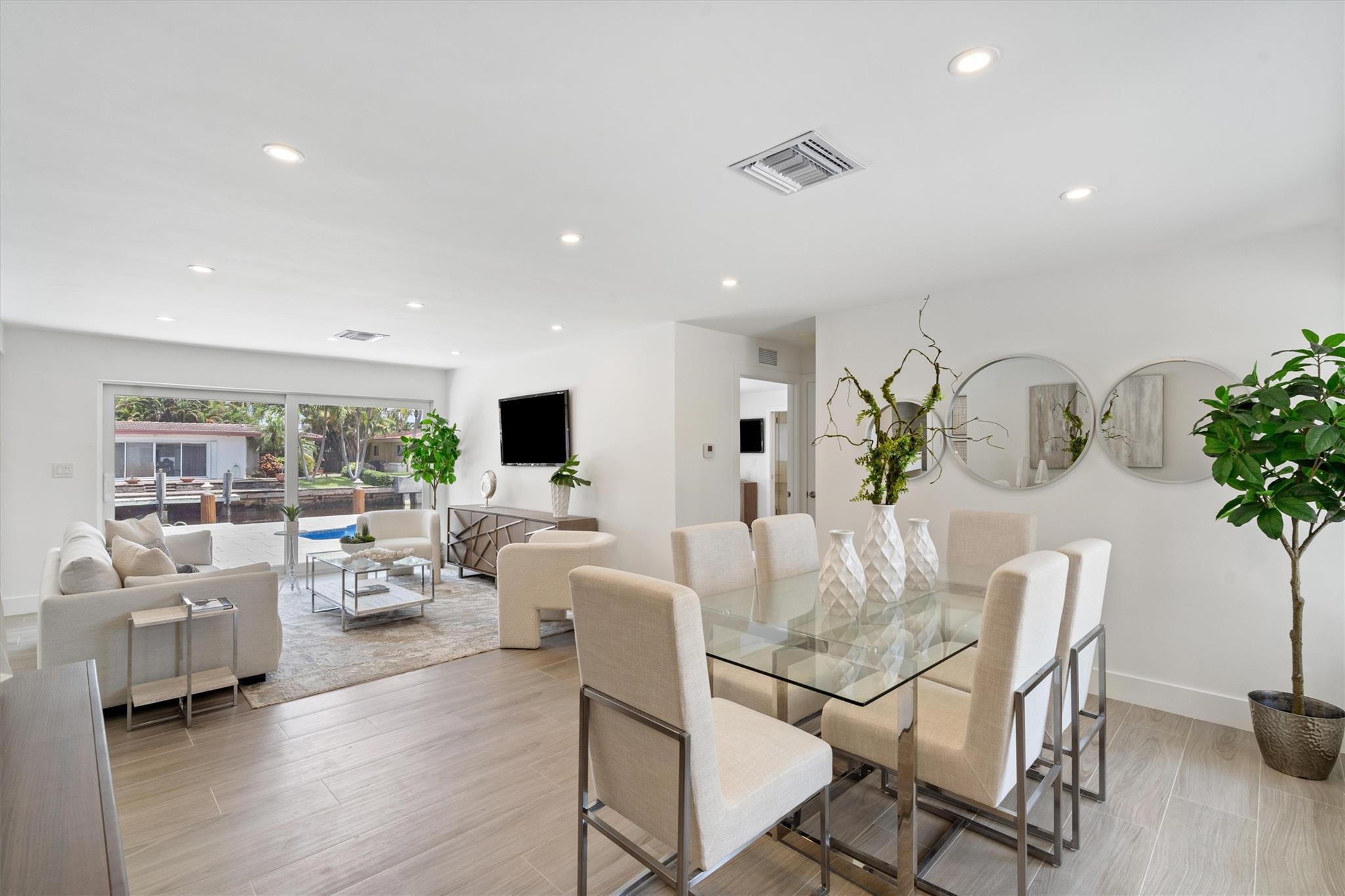 Living Area & Dining Area