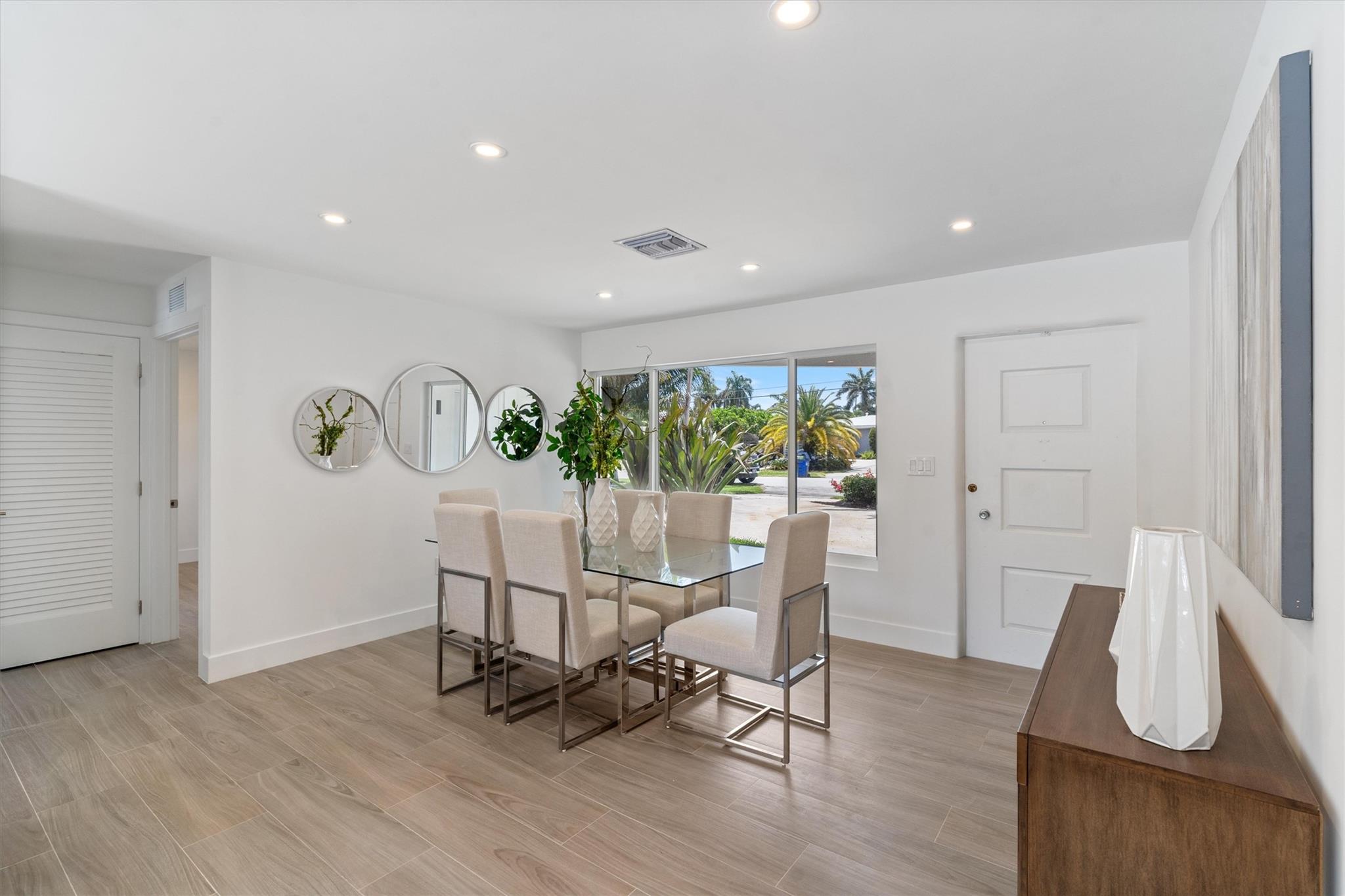 Dining Area & Entrance