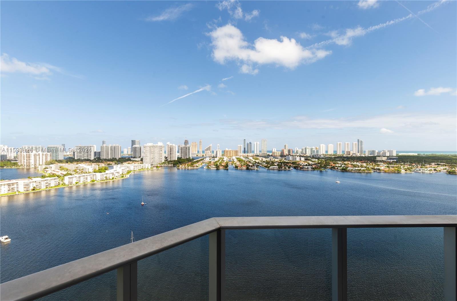 Apartamento à Venda em North Miami Beach, FL