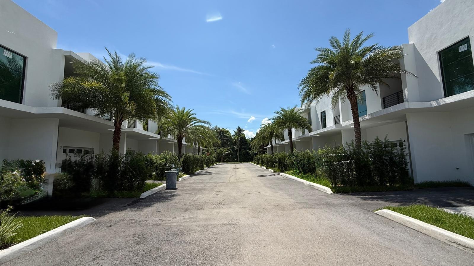 Homes for sale in Hollywood, FL | 2526 Pierce Street #4, Hollywood, FL 33020 | MLS# F10442687