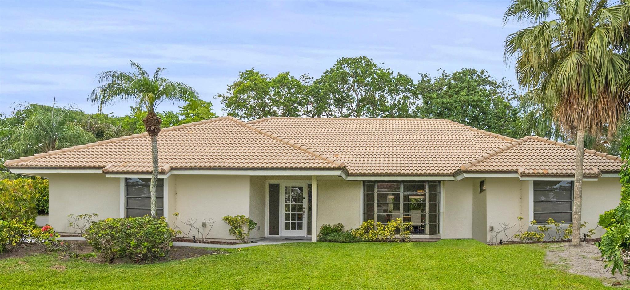 2 Dunbar Road Palm Beach Gardens FL 33418 | R10990676