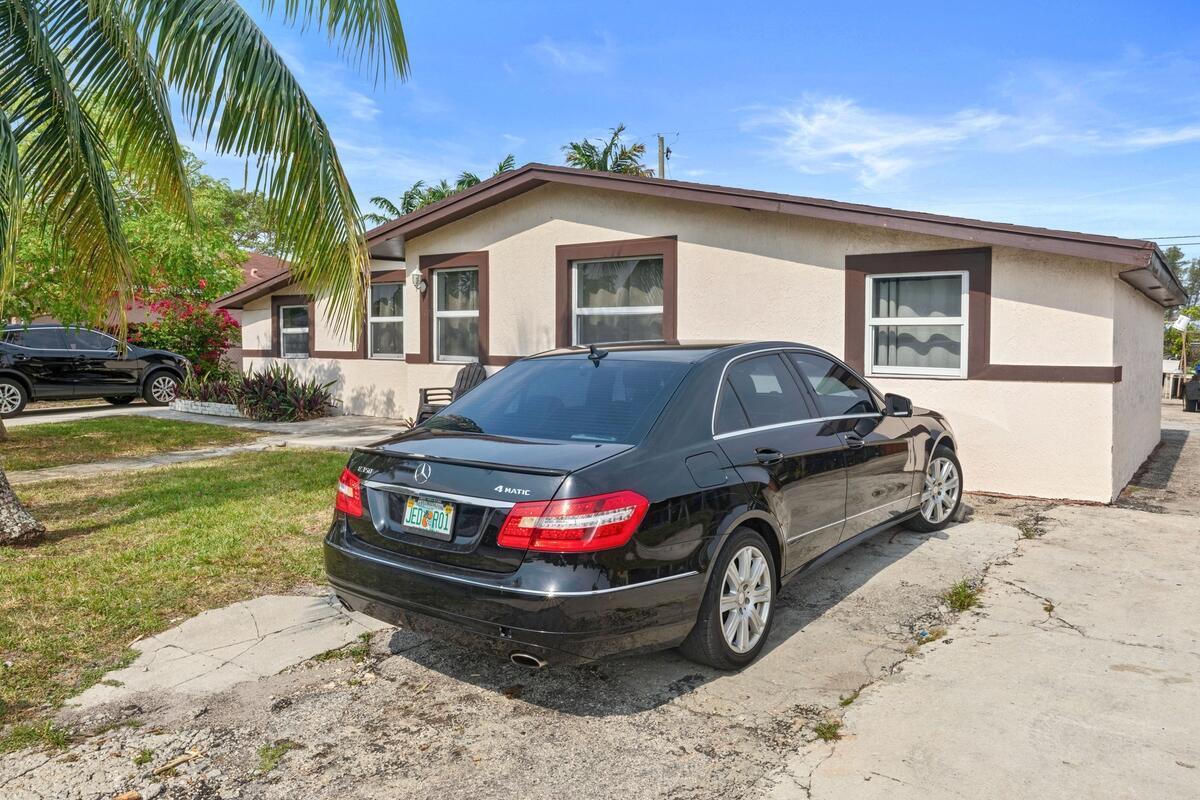 1631 Nw 28th Avenue Fort Lauderdale FL 33311 | R10991192