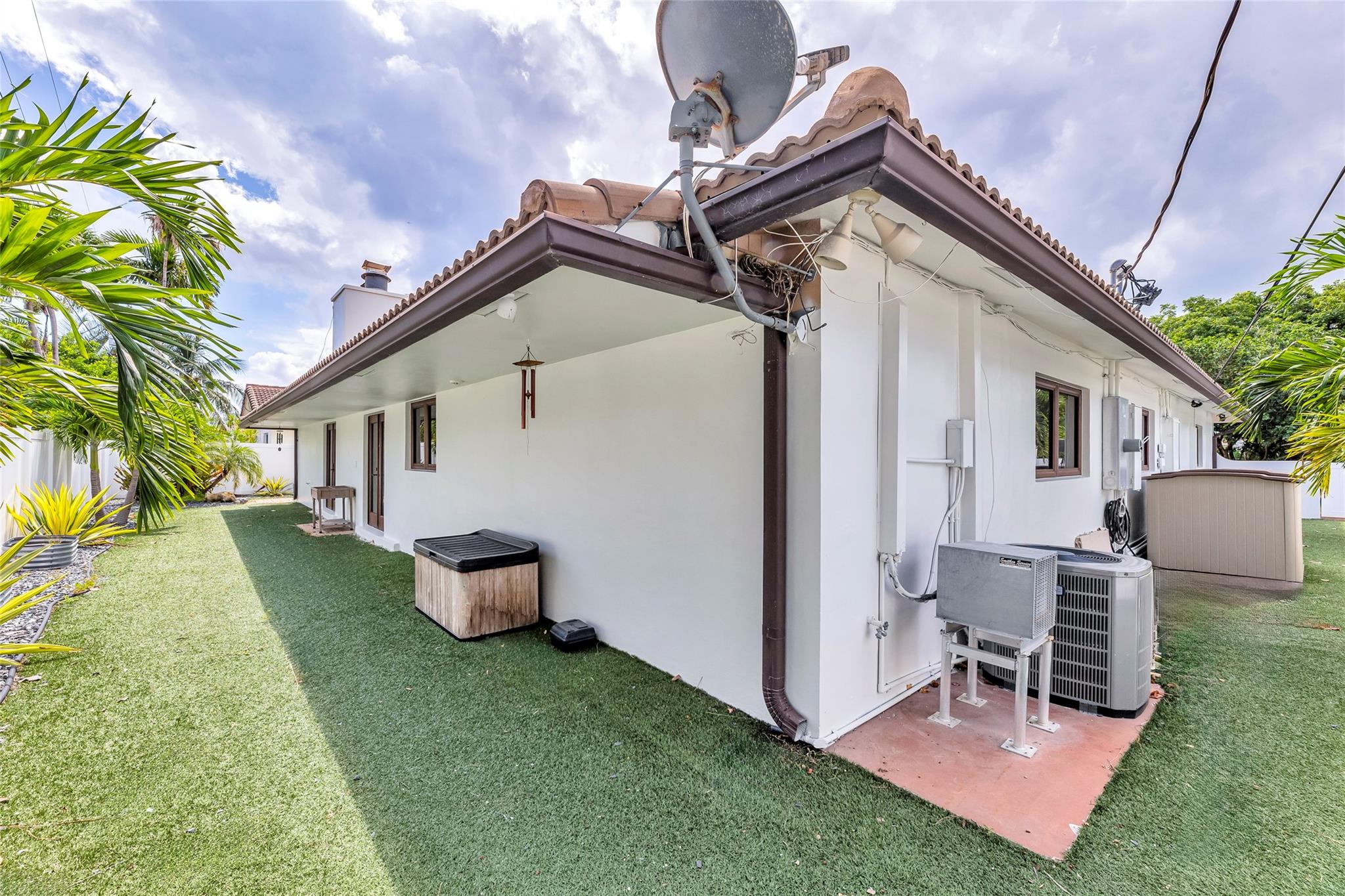 2 AC units and one updated with ozone unit