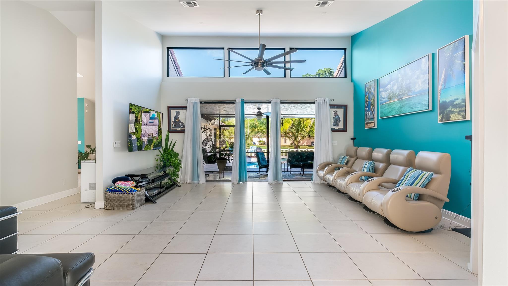 Host unforgettable gartherings in this bright interconnected haven.