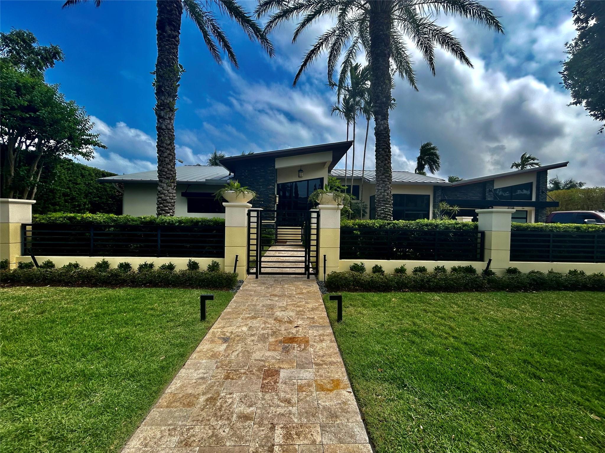 2738 Ne 16th St Fort Lauderdale FL 33304 | F10443785