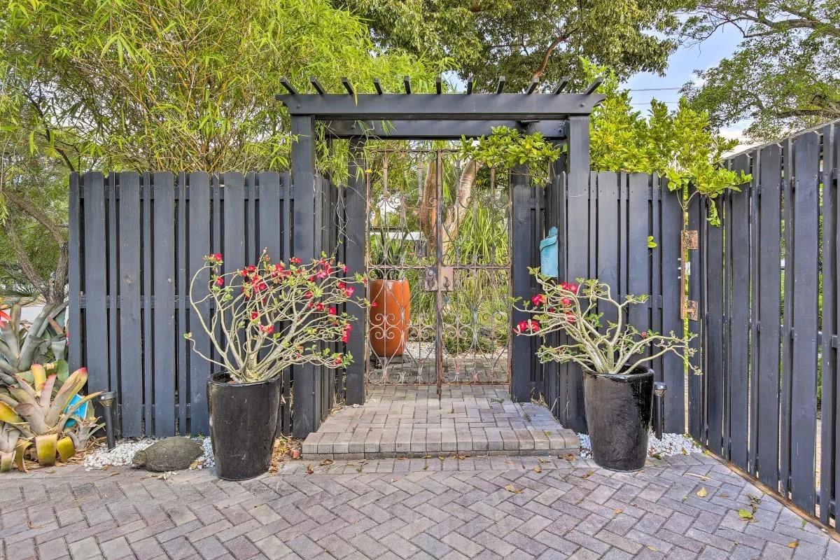 Front entry gate from the driveway