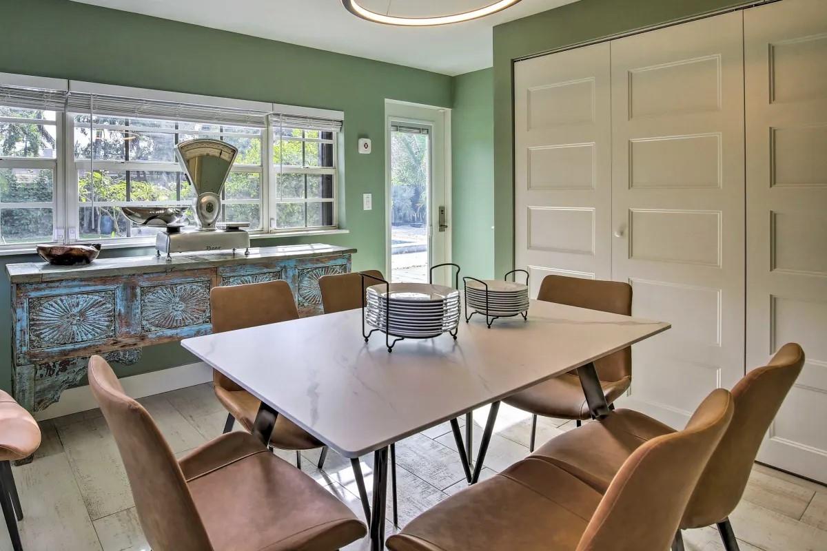 Currently set up as dining area / use can be easily reutilized