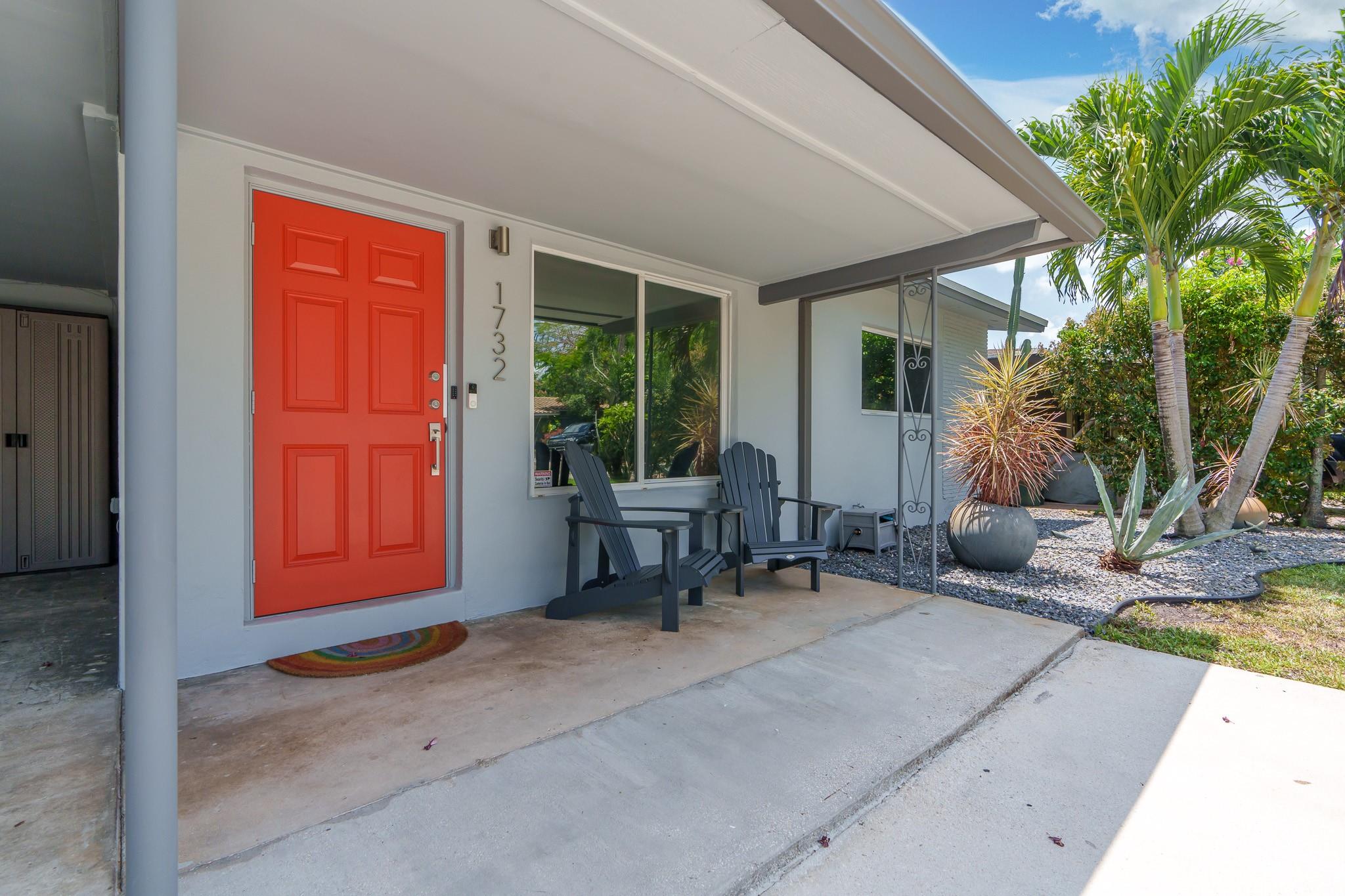 Super Spacious Mid-Century Modern Gem