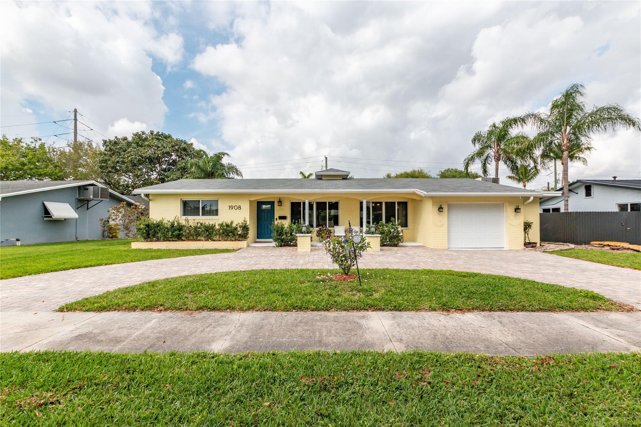 1908 N Park Rd Hollywood FL 33021 | F10445404