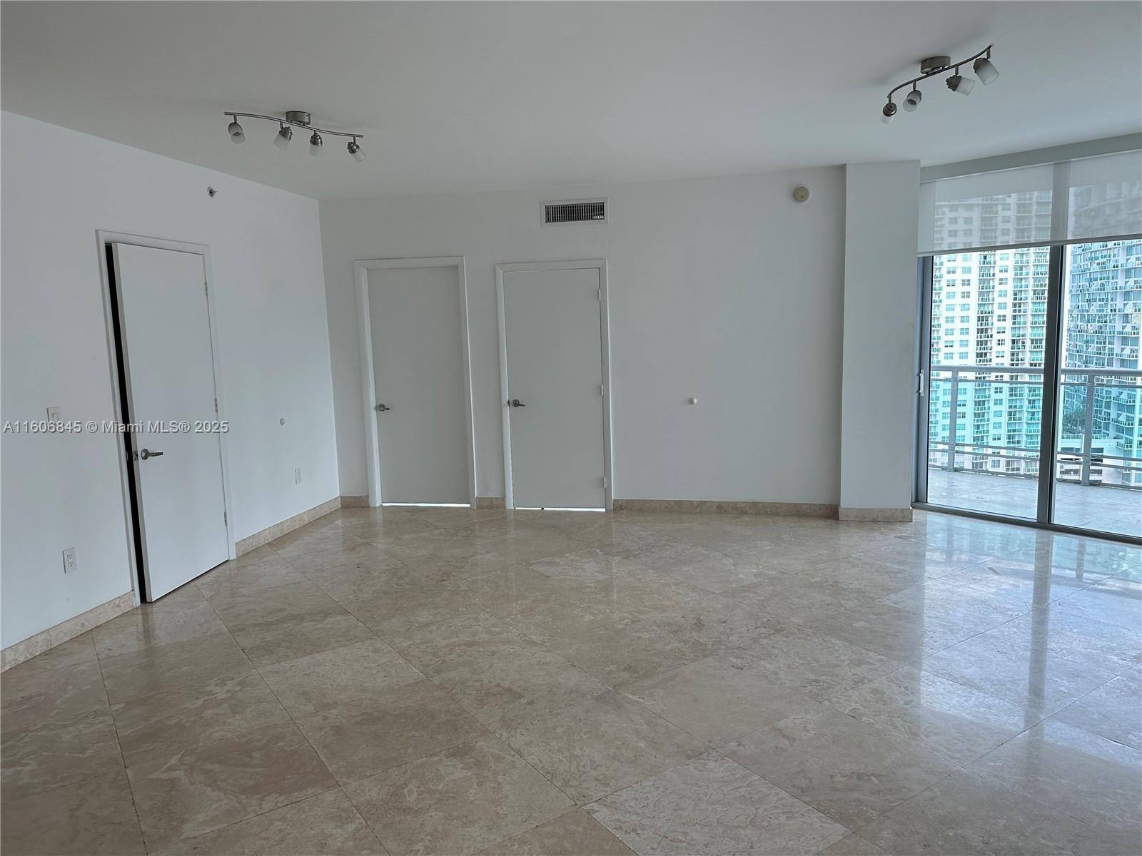 Condo for Sale in Miami, FL