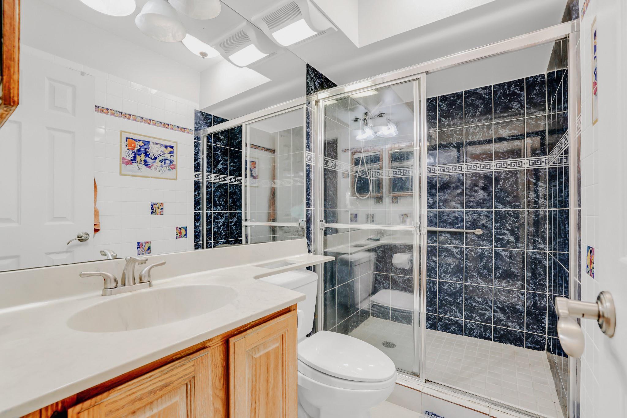 Upstairs full bathroom