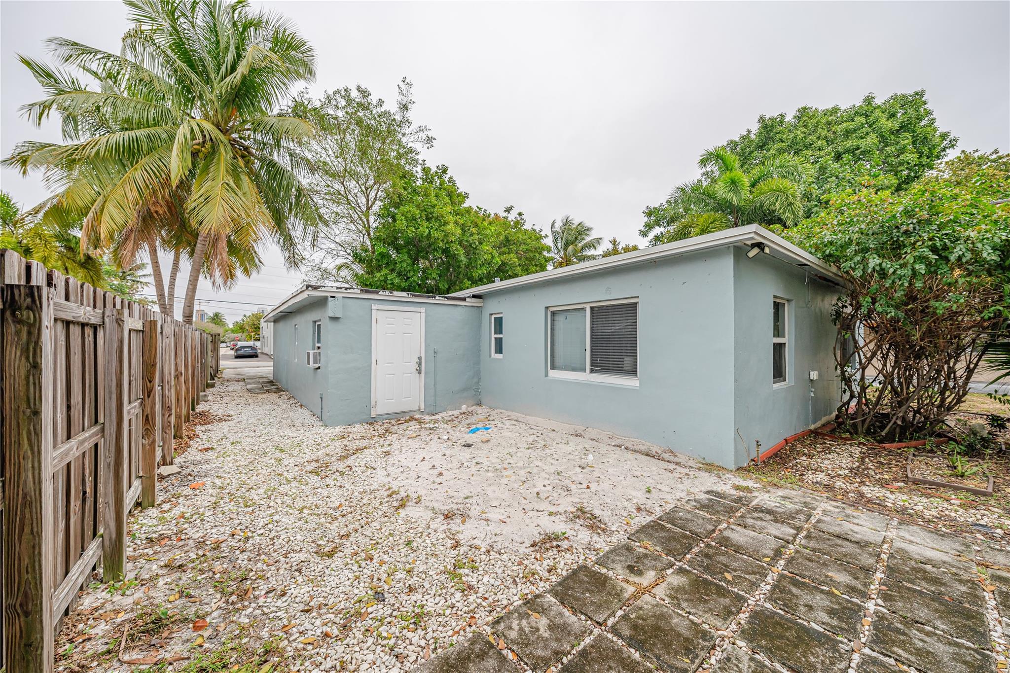 228 Sw 14th Ct Fort Lauderdale FL 33315 | F10446351