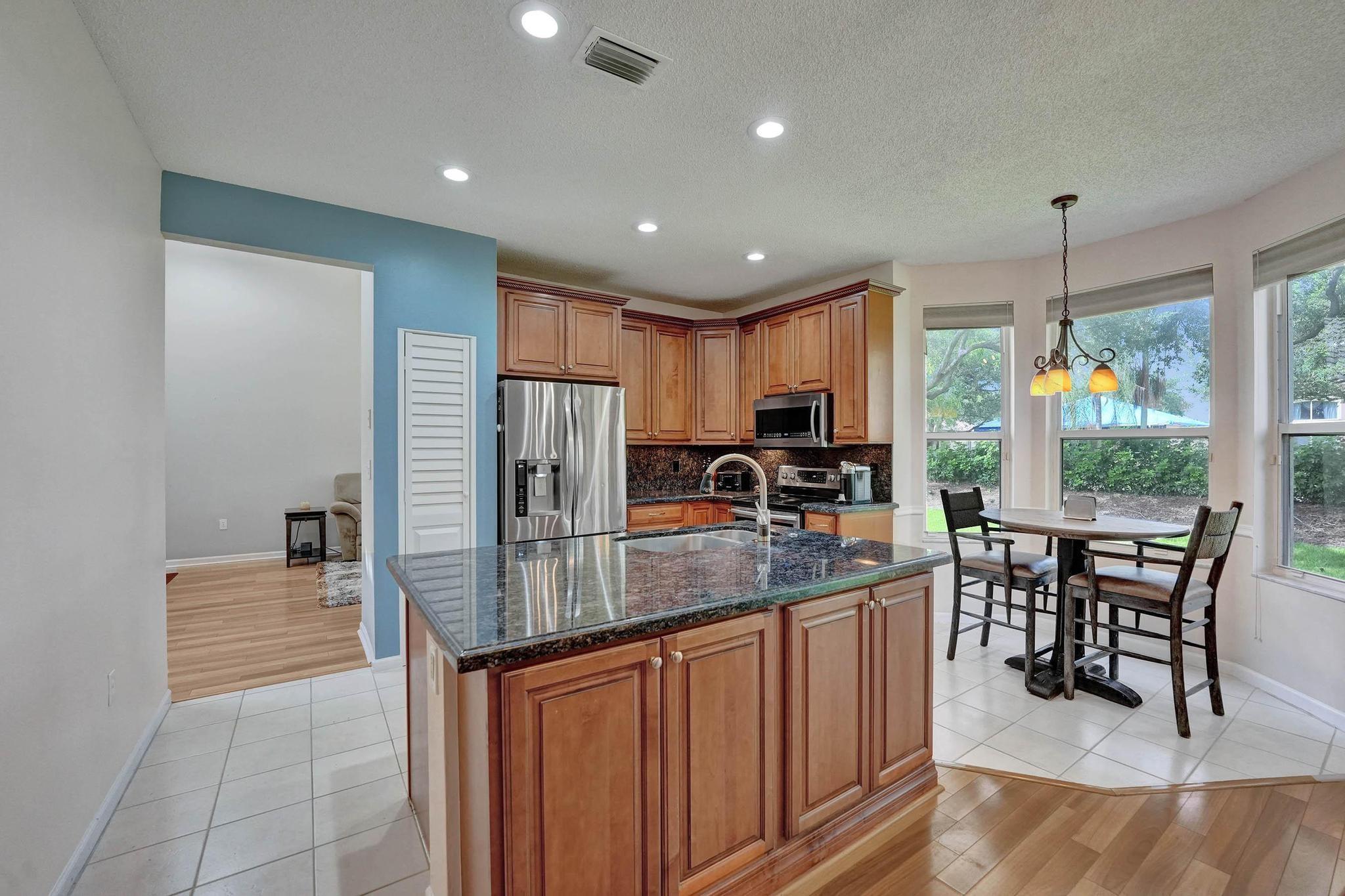 Kitchen/Breakfast Nook