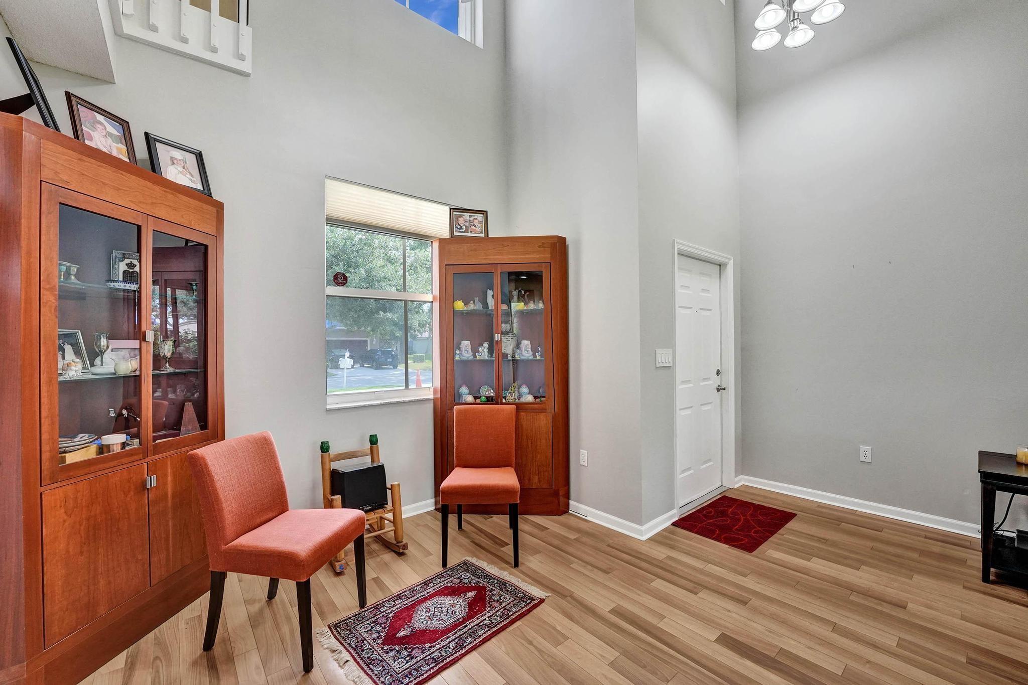 Living Room/Sitting Area/Entry