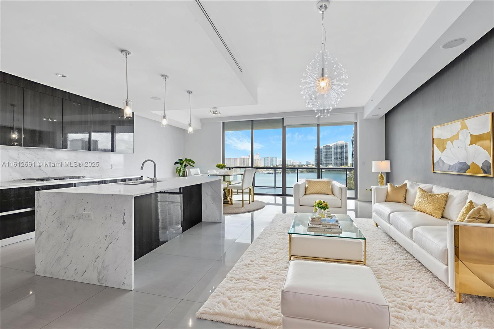 Apartamento à Venda em Aventura, FL