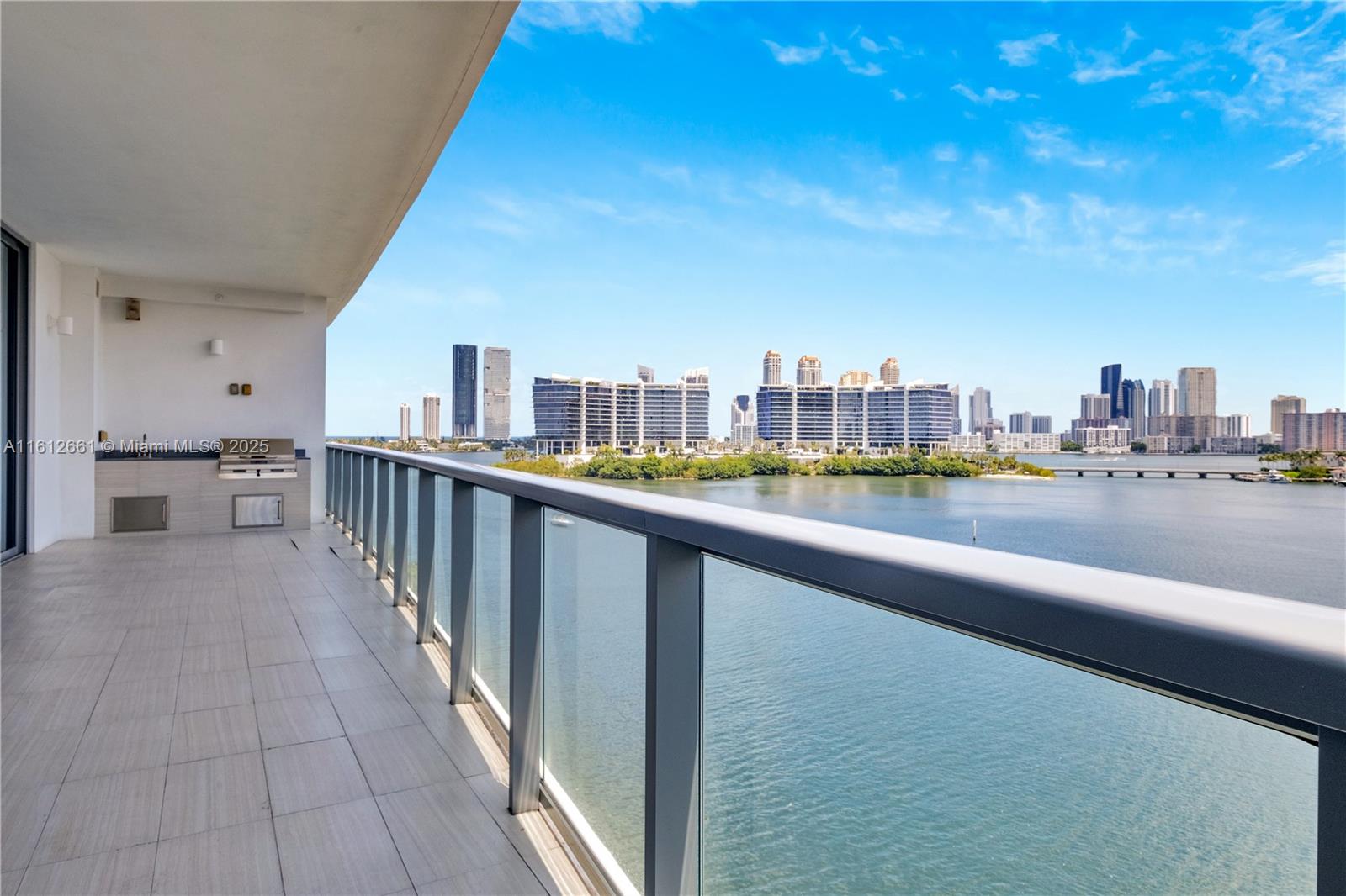 Condo for Sale in Aventura, FL