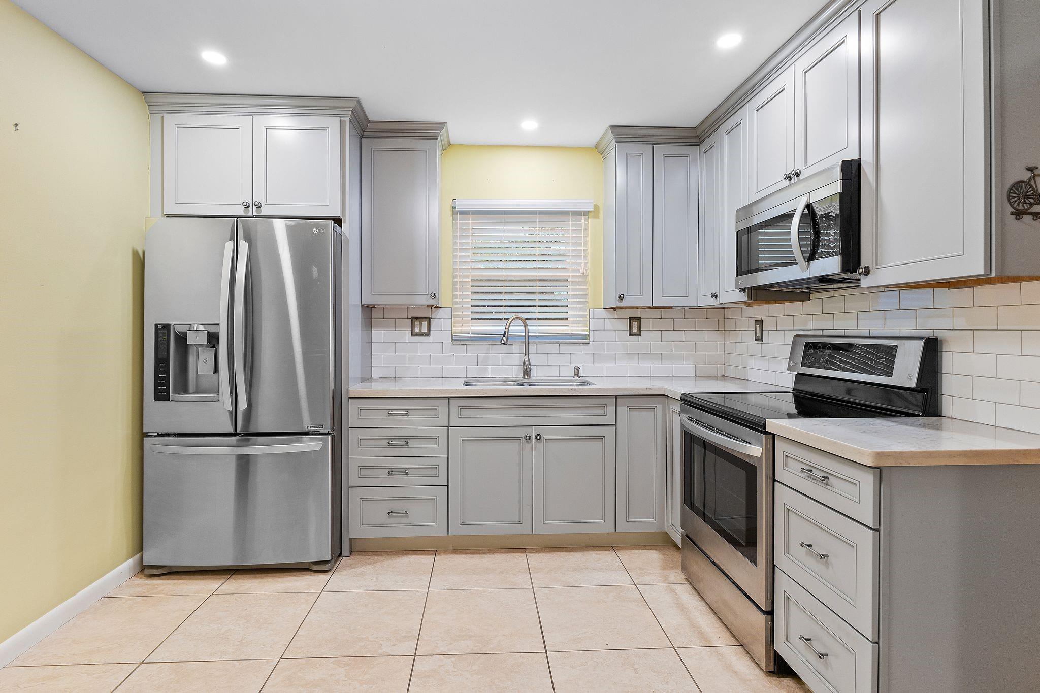 2021 N 49th Ave Hollywood FL 33021 | F10447256