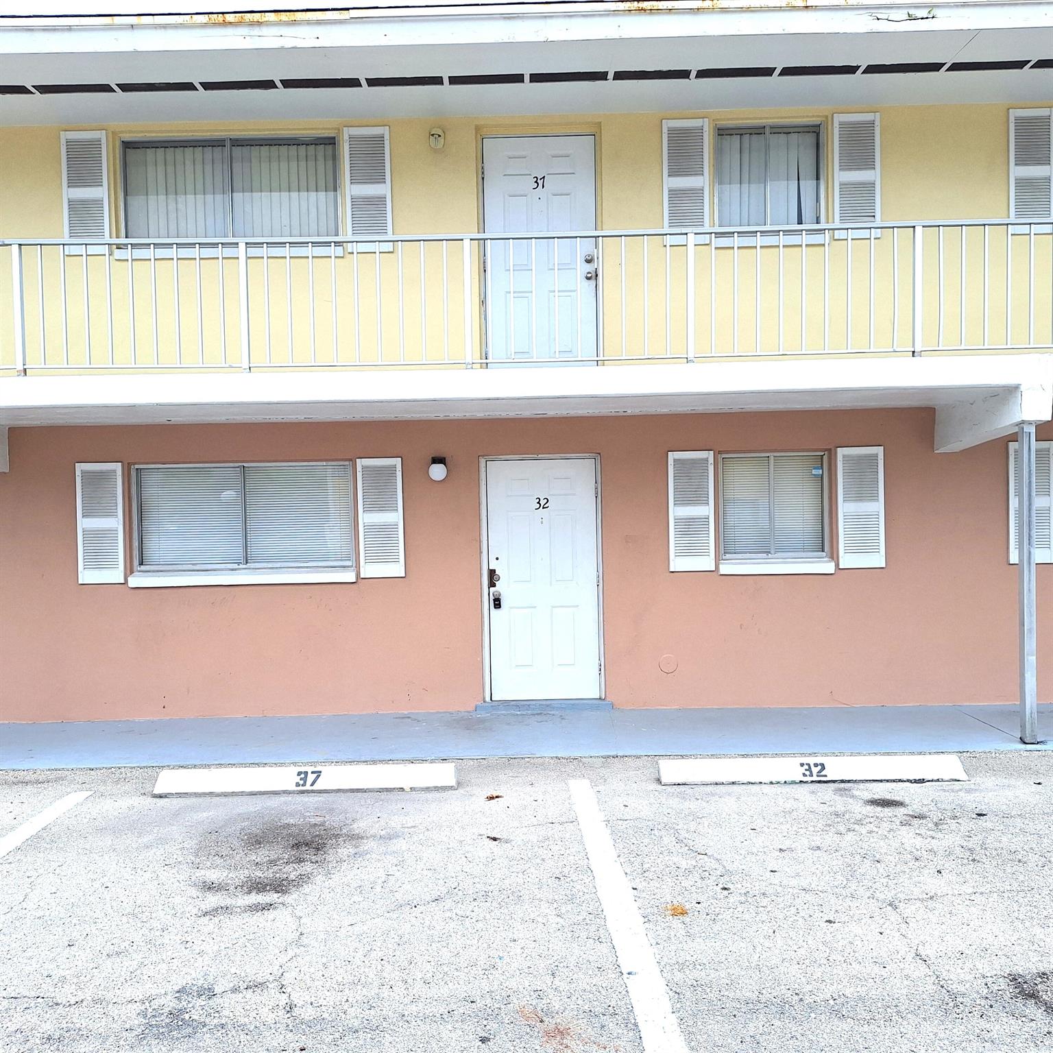 Homes for sale in Lake Park, FL | 1501 Crescent Circle #D32, Lake Park, FL 33403 | MLS# R10999272