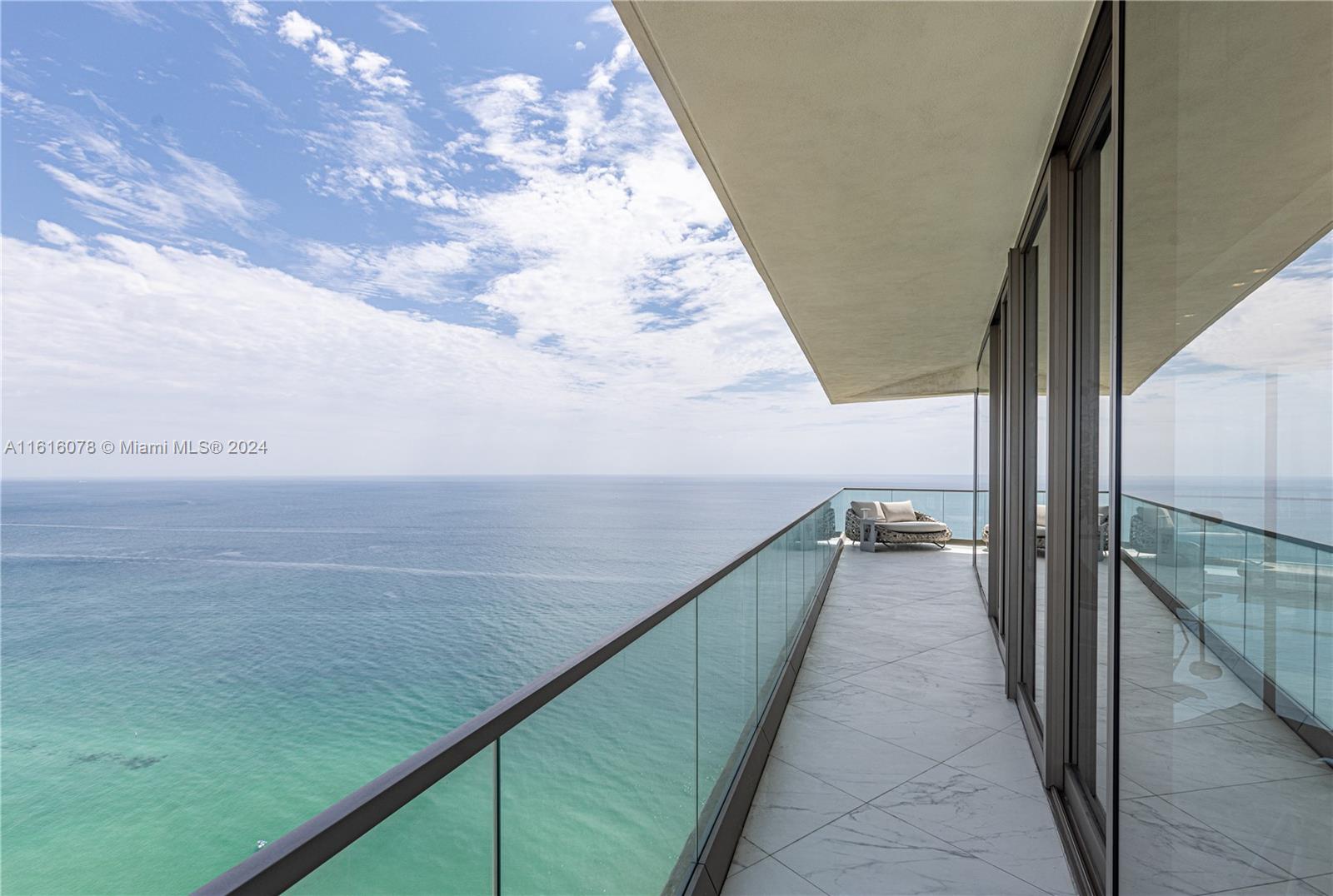 Apartamento à Venda em Sunny Isles Beach, FL