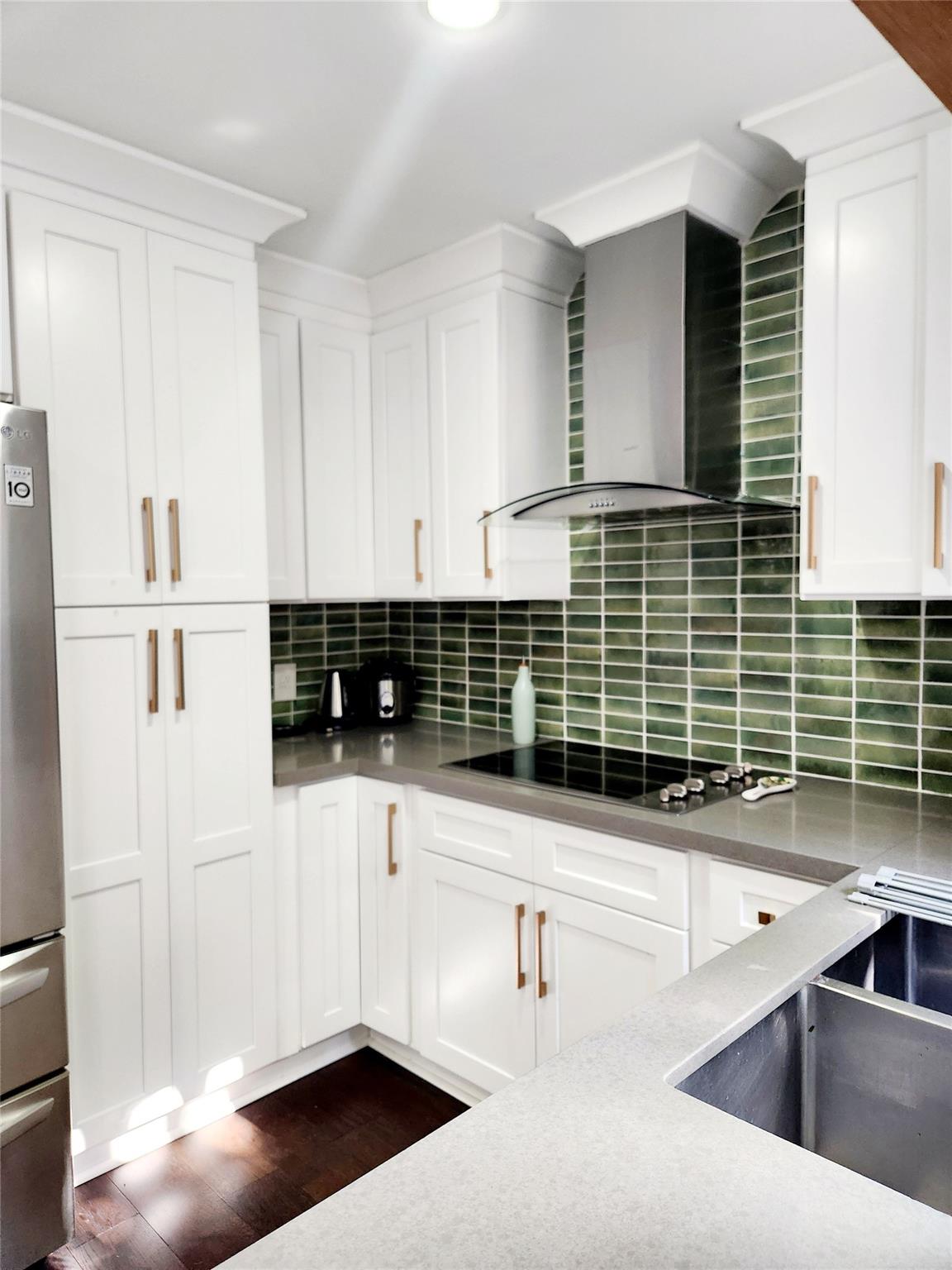 New,Hood vents out,side