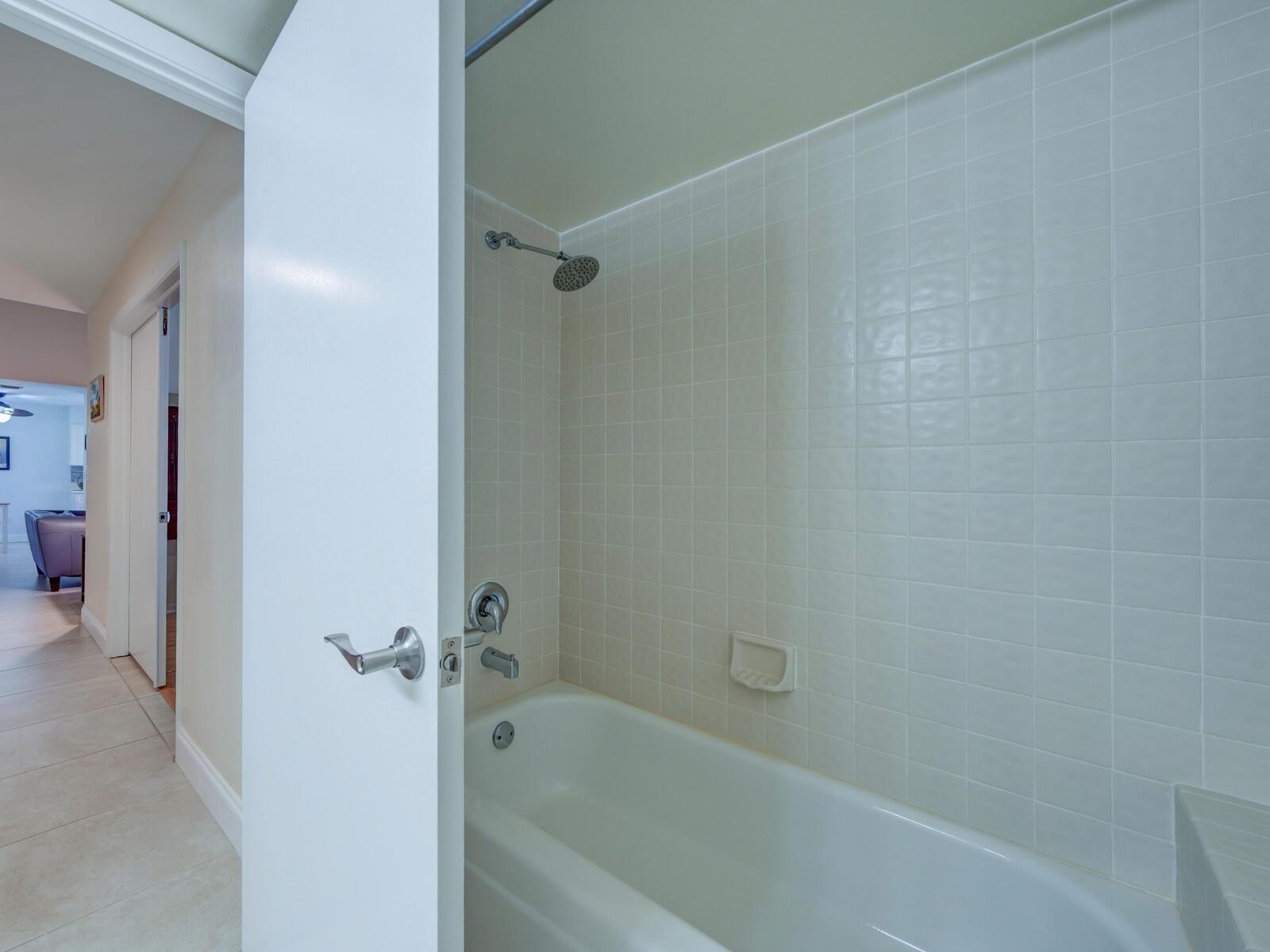 Guest bath with combination tub/shower