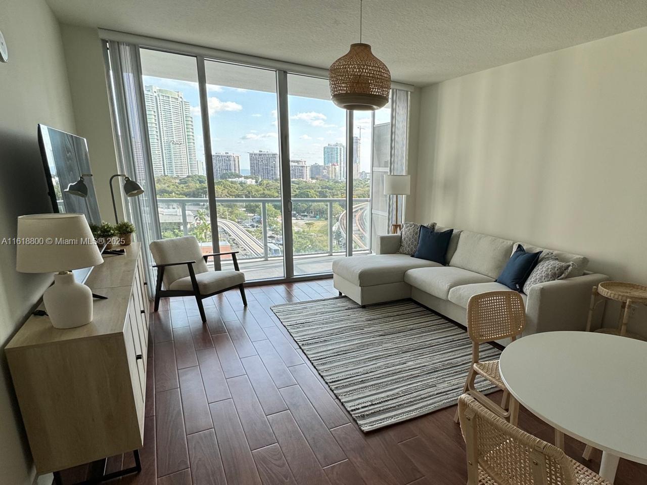 Apartamento para Alugar em Miami, FL