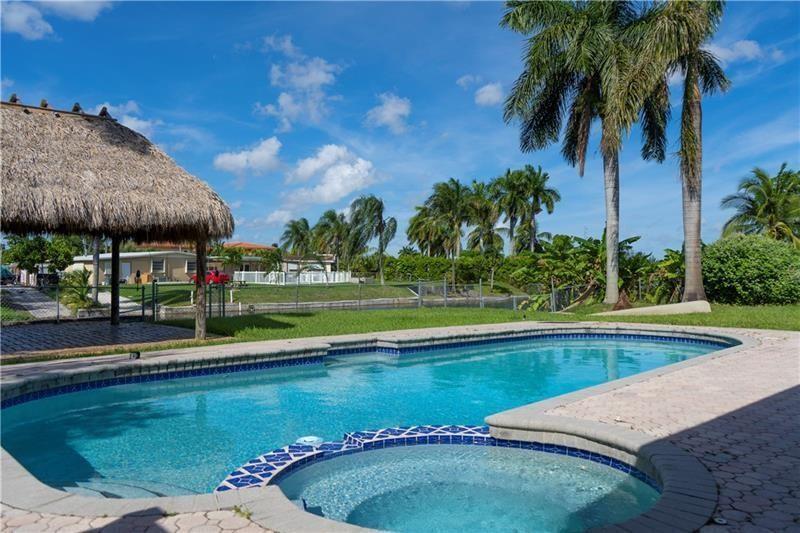 Homes for sale in Hialeah, FL | 8165 Nw 182nd St, Hialeah, FL 33015 | MLS# F10449793