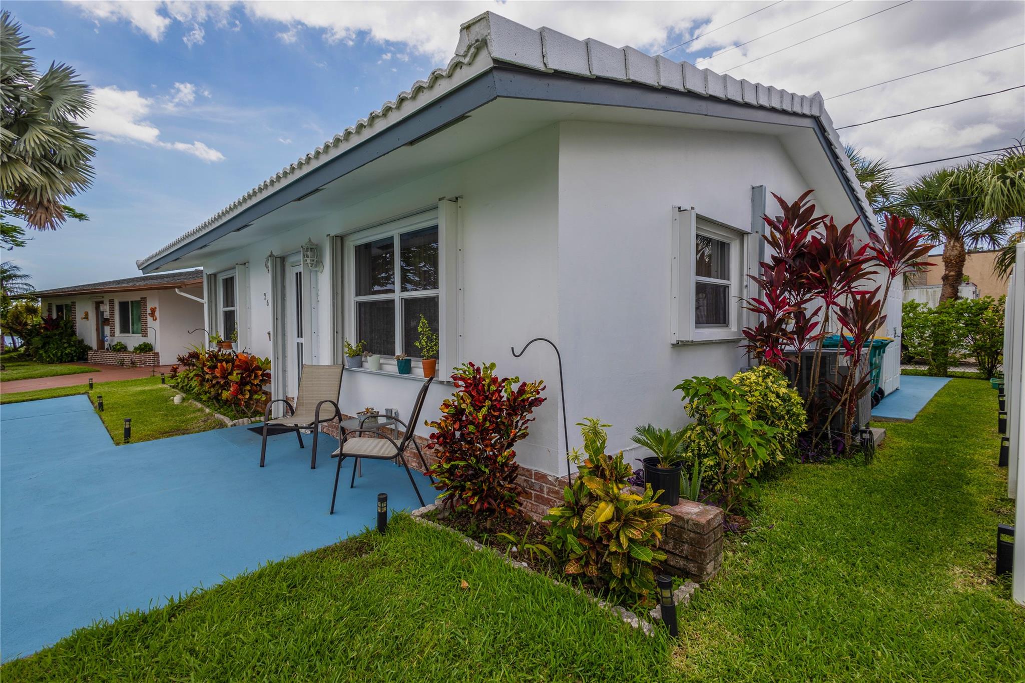 Entrance to the second room.