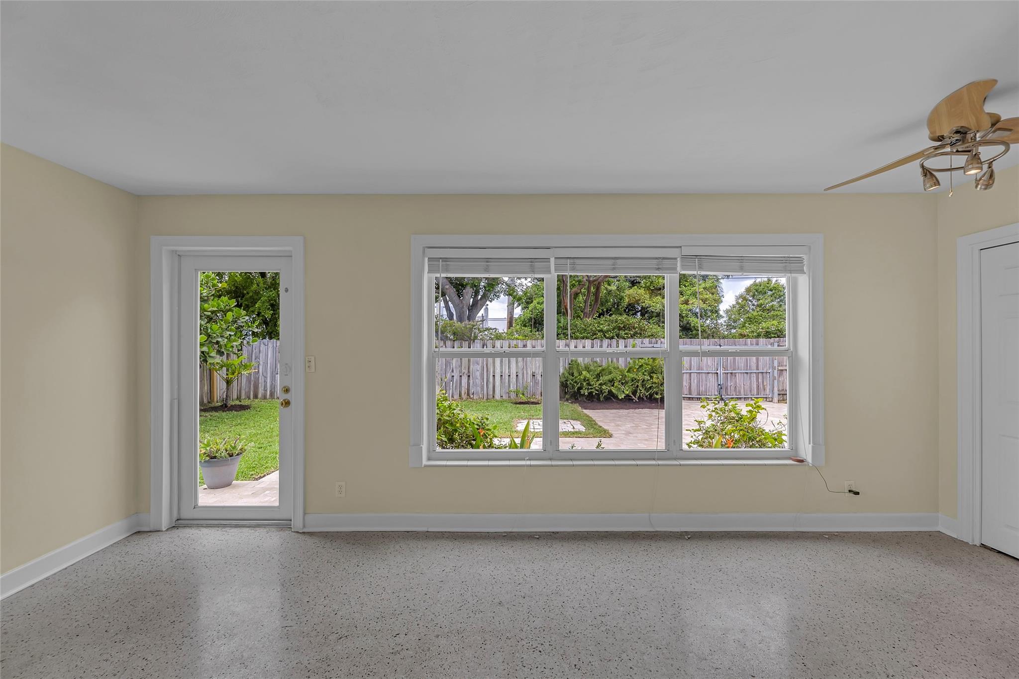 With a view to the front yard