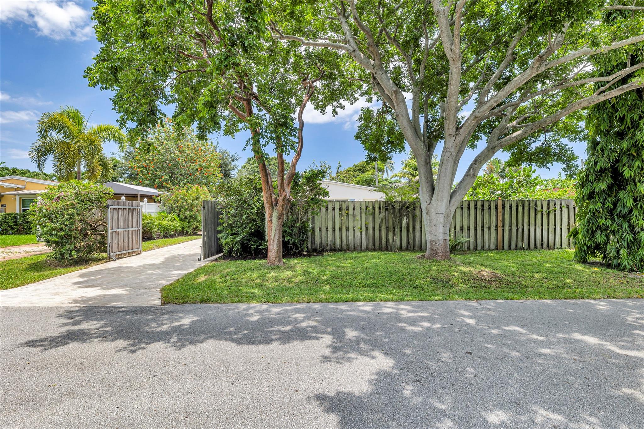 Front of structure - Travertine Driveway  Private, fenced-in yard