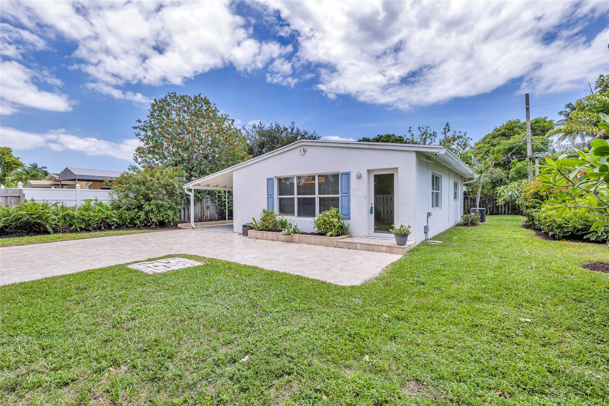 Large front and side yard - Travertine Front Patio
