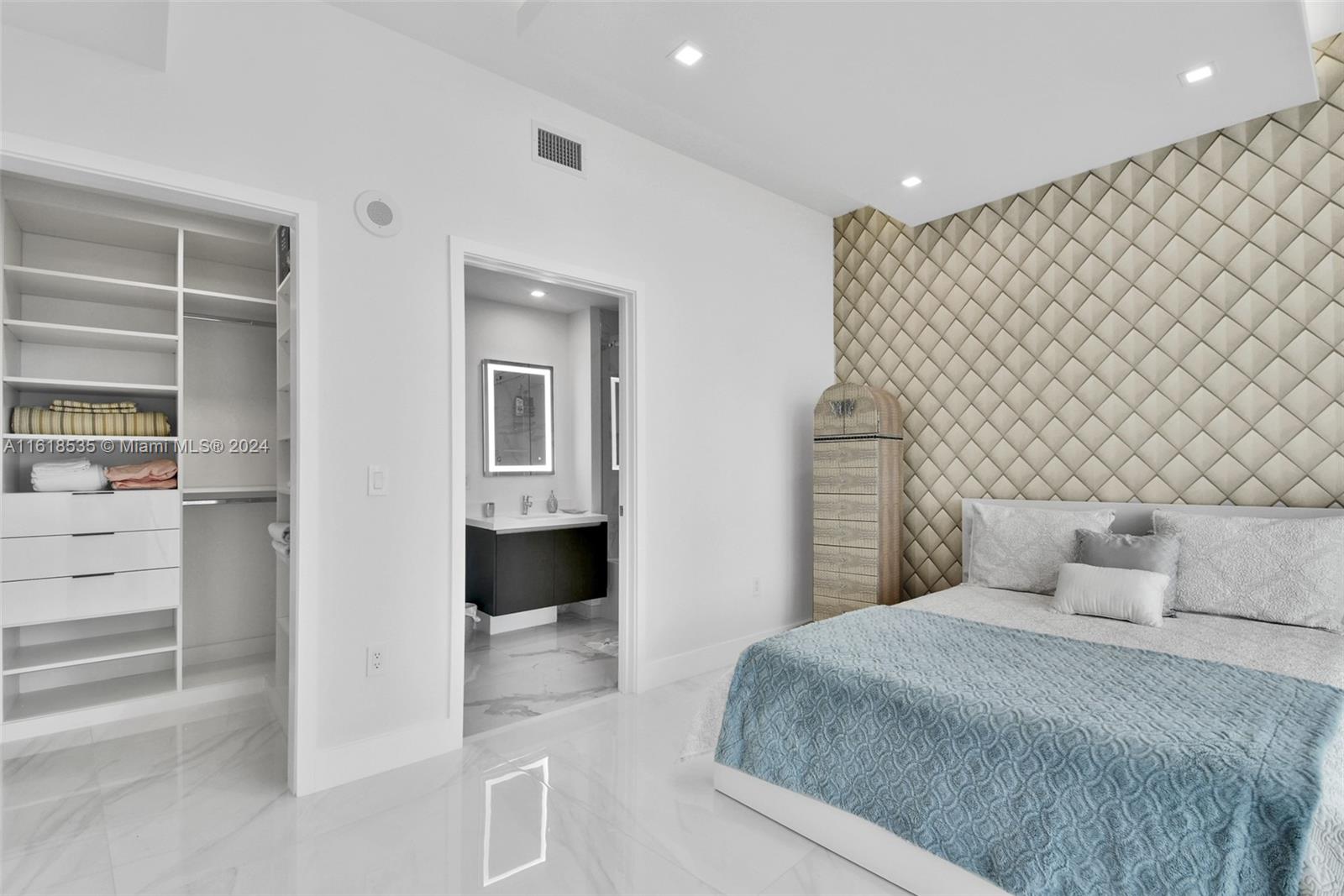 851 NE 1st Ave #2112, Miami FL 33132