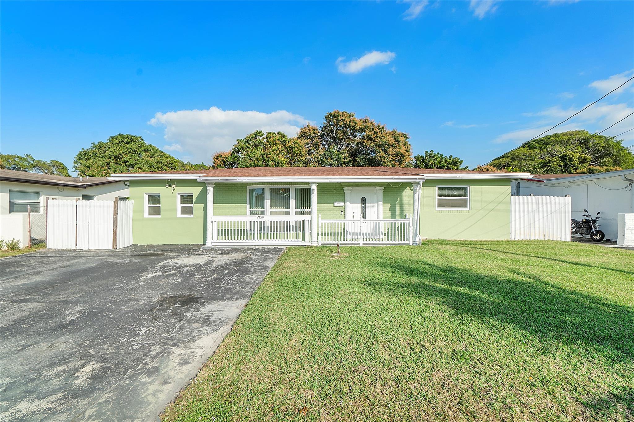 2220 Nw 42nd Ave Lauderhill FL 33313 | F10450184