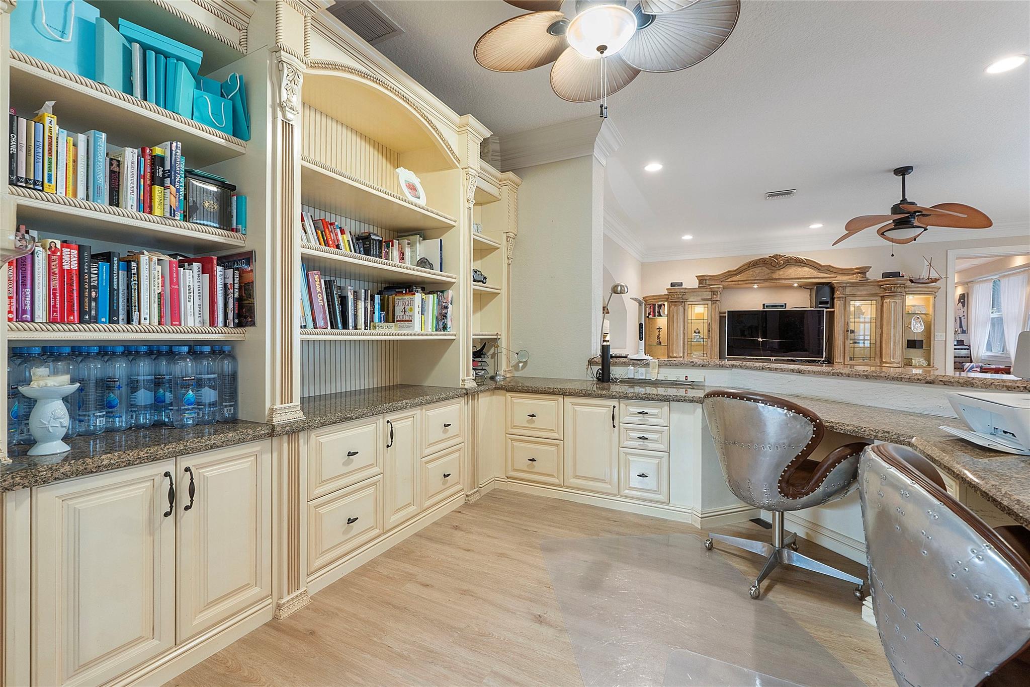 Primary Suite Office Areea