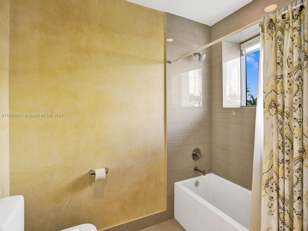 3250 NE 188th St #207, Aventura FL 33180