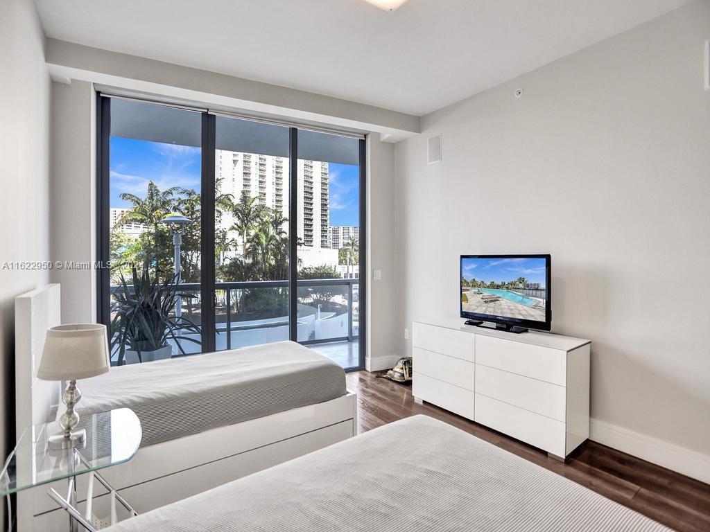 3250 NE 188th St #207, Aventura FL 33180