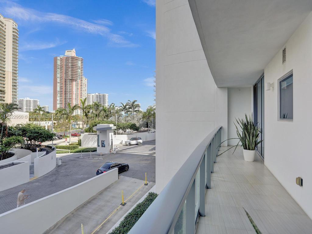 3250 NE 188th St #207, Aventura FL 33180