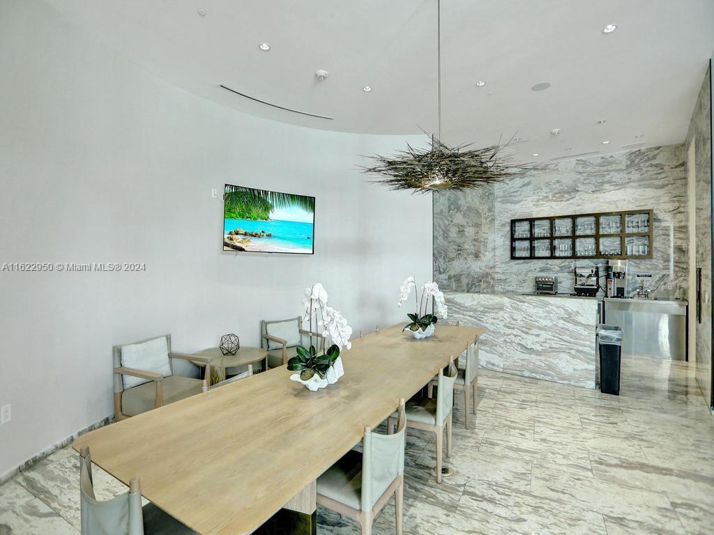 3250 NE 188th St #207, Aventura FL 33180