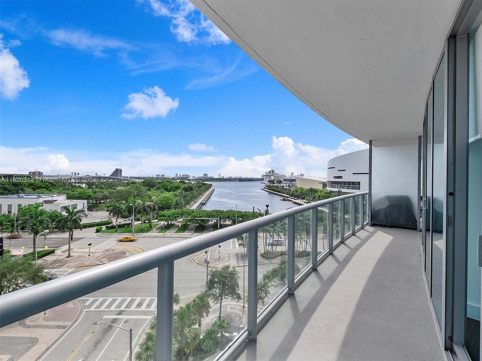 Condo for Sale in Miami, FL